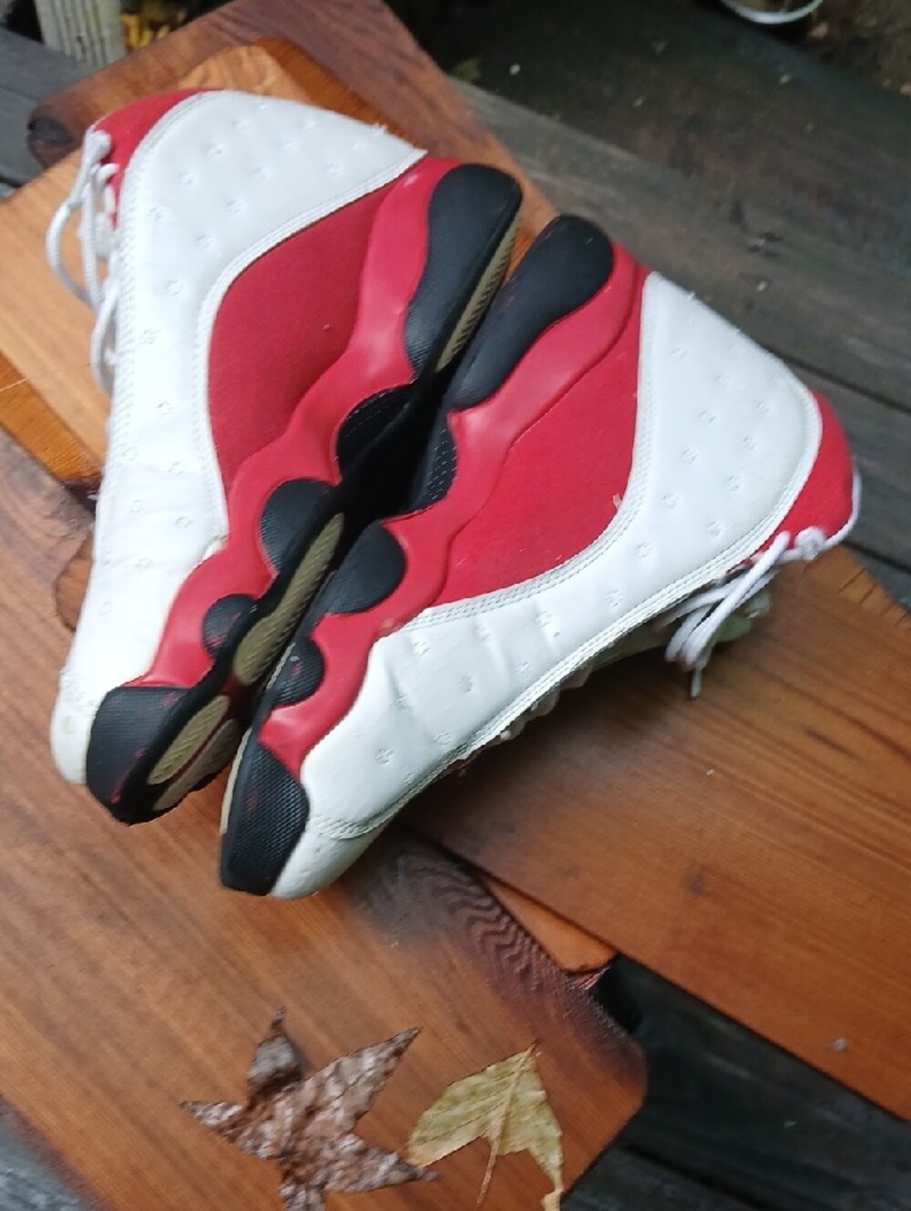 Jordan White Red Black Retro High-Top Sneakers,sz9.5 - Picture 2 of 9